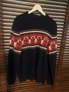 🎉NEW LISTING!🎉Fat Face Navy Crewneck Sweater with Red and Cream Reindeer Yoke